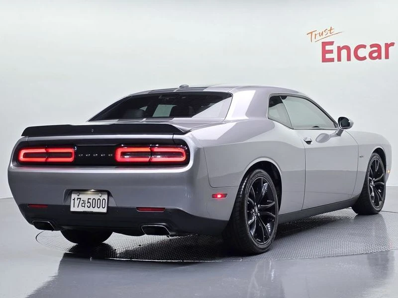 Dodge Challenger 5.7 T Automatic, снимка 2 - Автомобили и джипове - 56003164