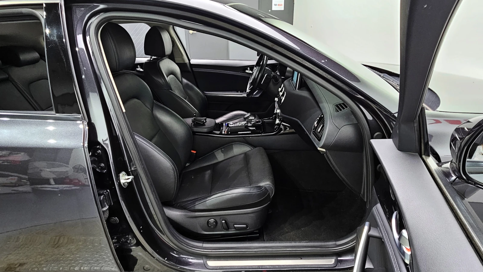 Kia Stinger 2.0T 2WD PLATINUM | Mobile.bg   11