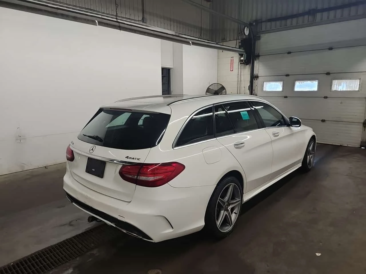 Mercedes-Benz C 300 * ПОДГРЕВ * ПАНОРАМА * ПРЕДСТАВИТЕЛСТВО, снимка 4 - Автомобили и джипове - 55194008