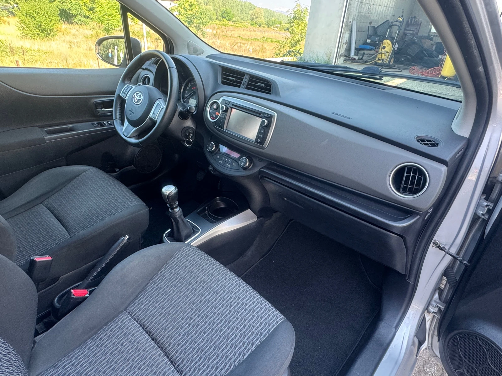 Toyota Yaris, снимка 11 - Автомобили и джипове - 55625341