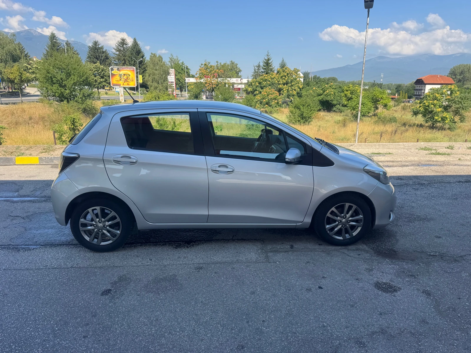 Toyota Yaris, снимка 4 - Автомобили и джипове - 55625341