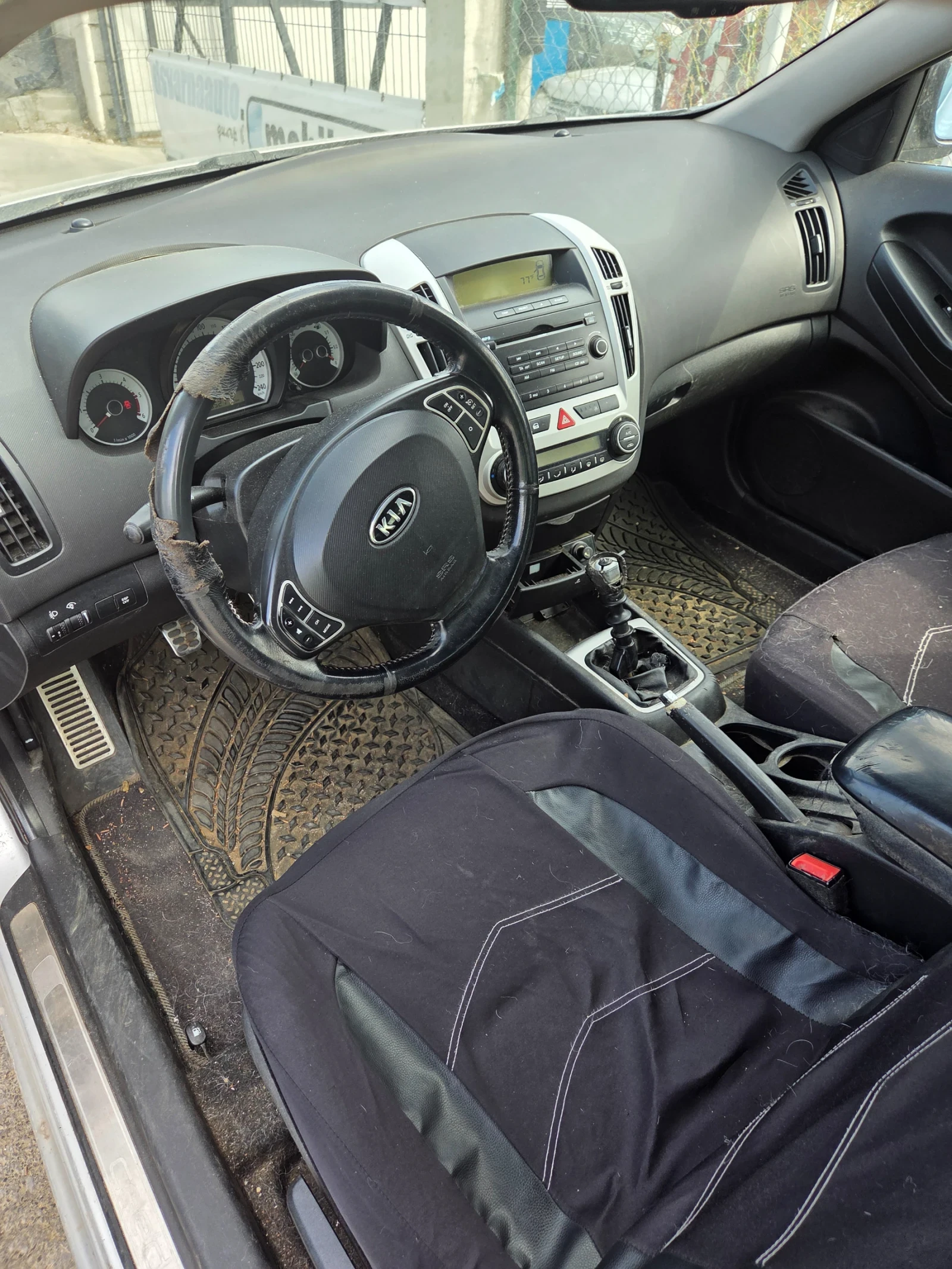 Kia Ceed 1.6CRDI, снимка 5 - Автомобили и джипове - 55833260