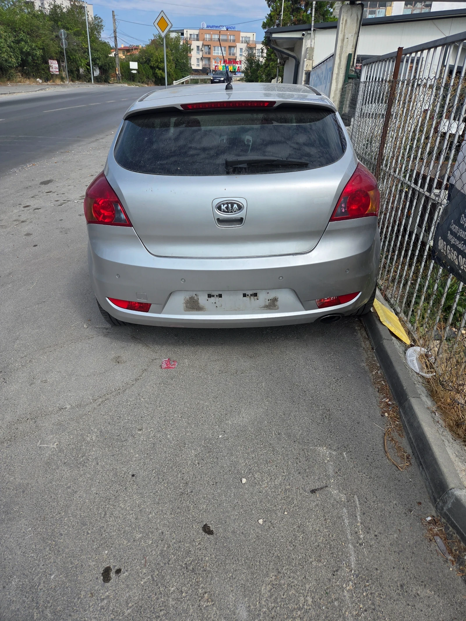 Kia Ceed 1.6CRDI, снимка 3 - Автомобили и джипове - 55833260