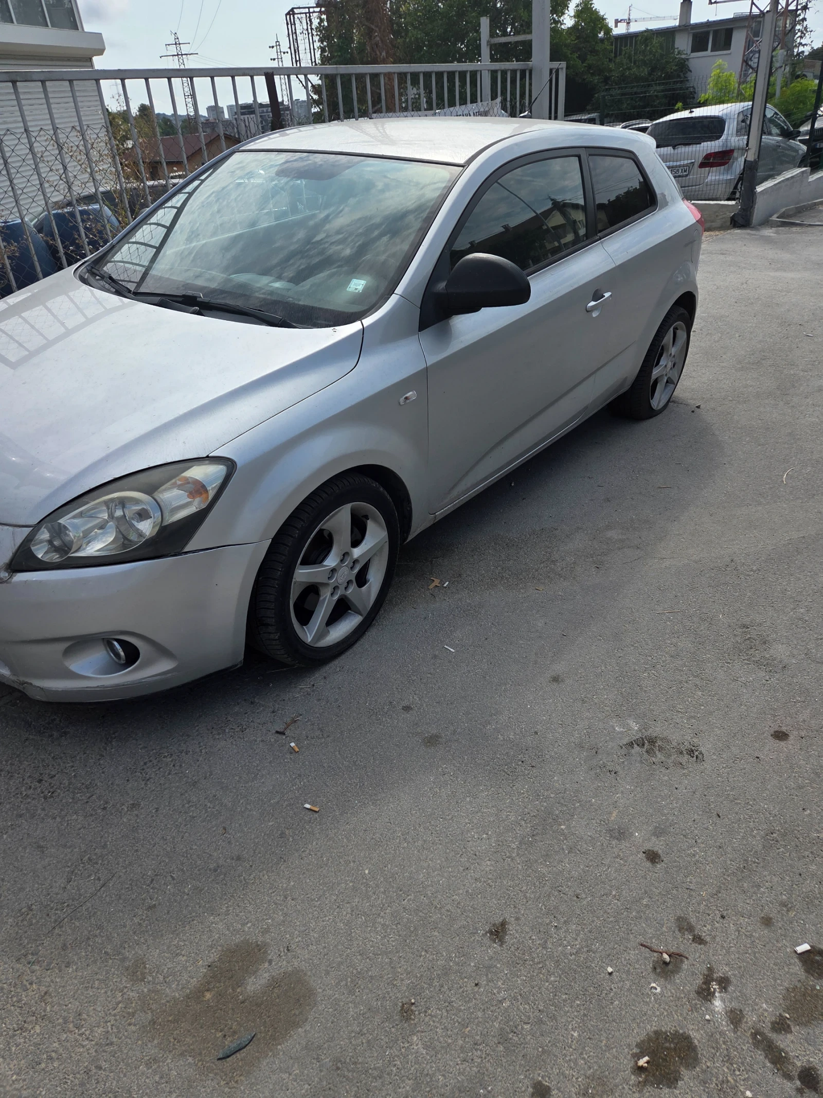 Kia Ceed 1.6CRDI, снимка 2 - Автомобили и джипове - 55833260