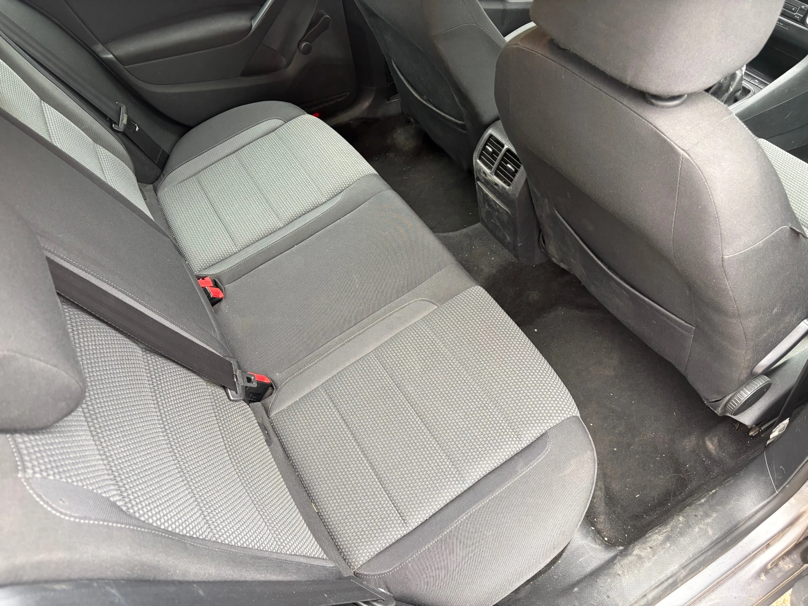 VW Golf 2.0TDI 110кс, снимка 8 - Автомобили и джипове - 56487944