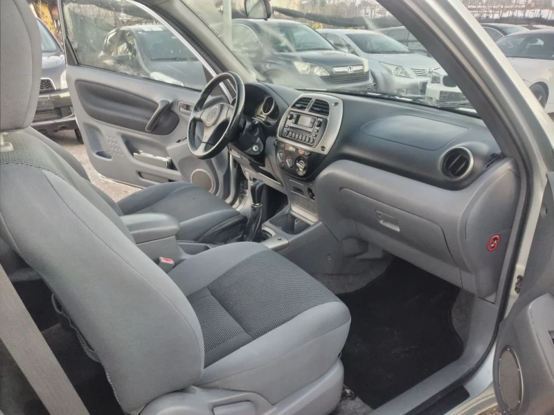 Toyota Rav4 2.0i, снимка 8 - Автомобили и джипове - 48730428