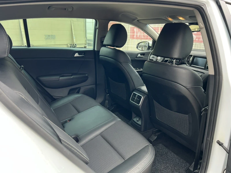 Kia Sportage CRDI, снимка 7 - Автомобили и джипове - 52583054