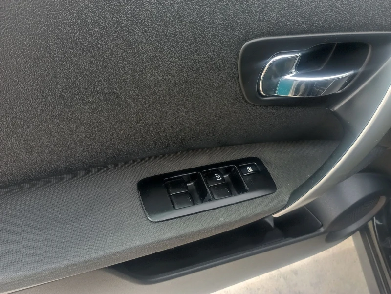 Nissan Qashqai 1.6DCI, 4x4, ПРОМОЦИЯ, снимка 12 - Автомобили и джипове - 51678953