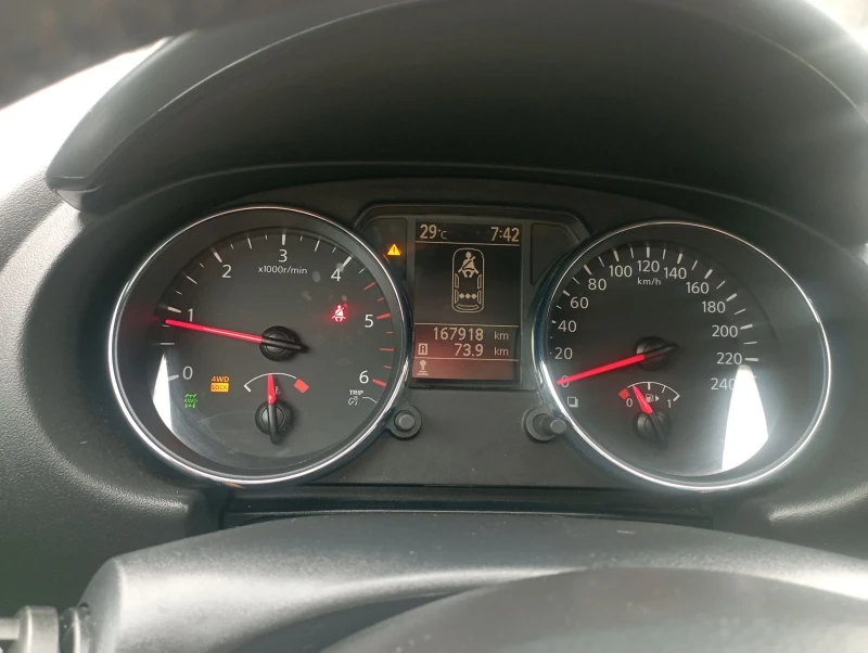 Nissan Qashqai 1.6DCI, 4x4, ПРОМОЦИЯ, снимка 14 - Автомобили и джипове - 51678953