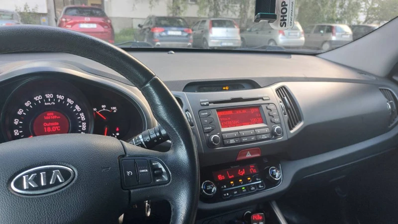 Kia Sportage, снимка 8 - Автомобили и джипове - 52208391