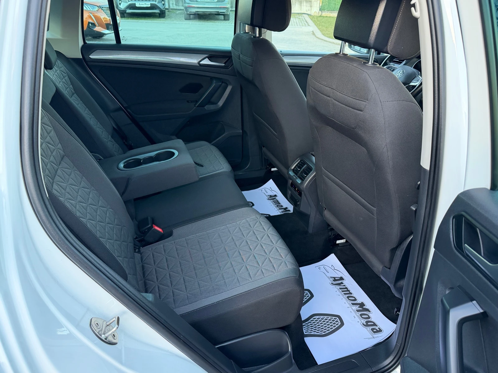 VW Tiguan 2.0 AVTOMAT LED KAMERA, снимка 10 - Автомобили и джипове - 53815563