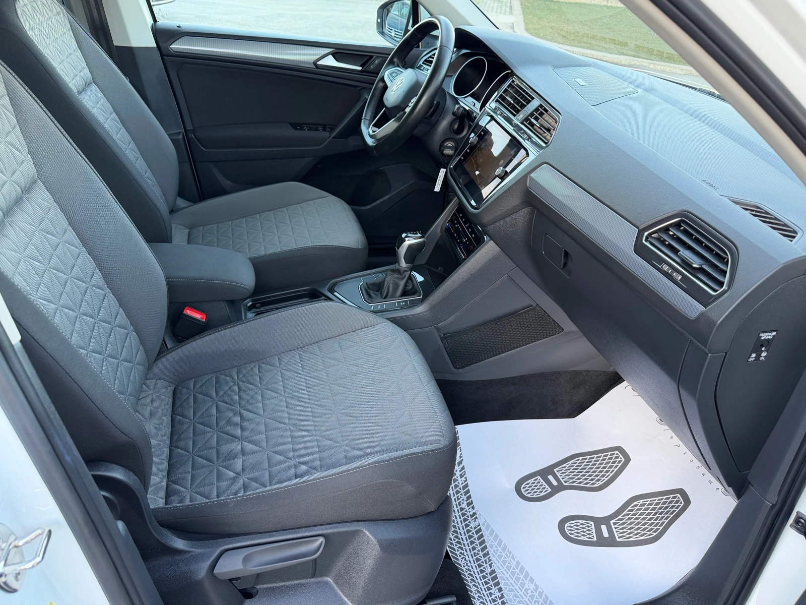 VW Tiguan 2.0 AVTOMAT LED KAMERA, снимка 9 - Автомобили и джипове - 53815563