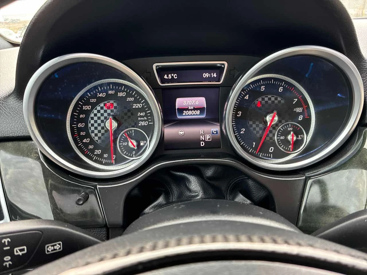 Mercedes-Benz GLC 43 AMG * ДИСТРОНИК* 360 КАМЕРА* ДВА ЧИФТА ГУМИ/ДЖАНТИ* , снимка 8 - Автомобили и джипове - 53930349