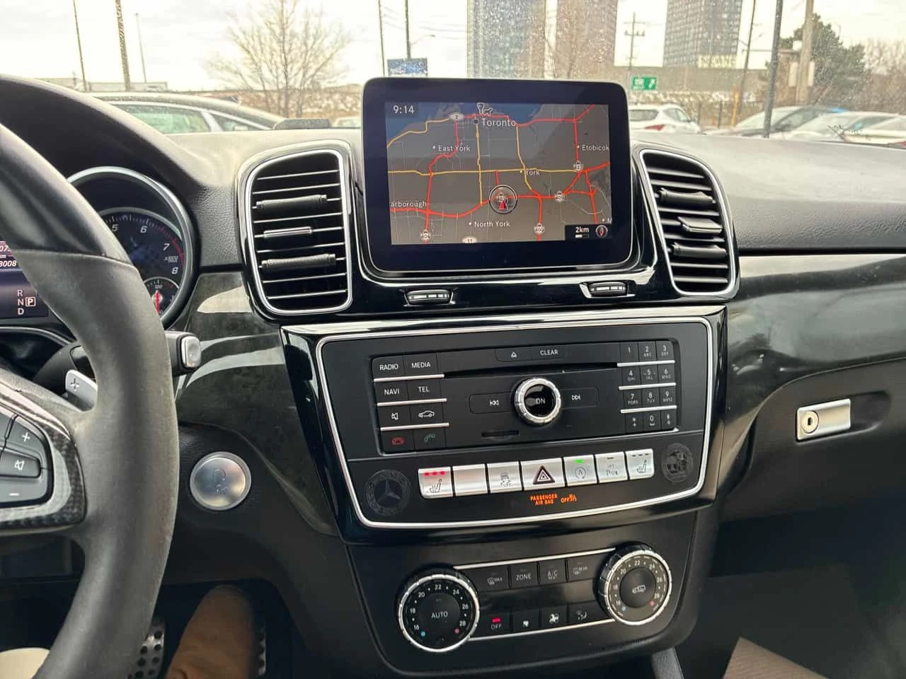 Mercedes-Benz GLC 43 AMG * ДИСТРОНИК* 360 КАМЕРА* ДВА ЧИФТА ГУМИ/ДЖАНТИ* , снимка 9 - Автомобили и джипове - 53930349