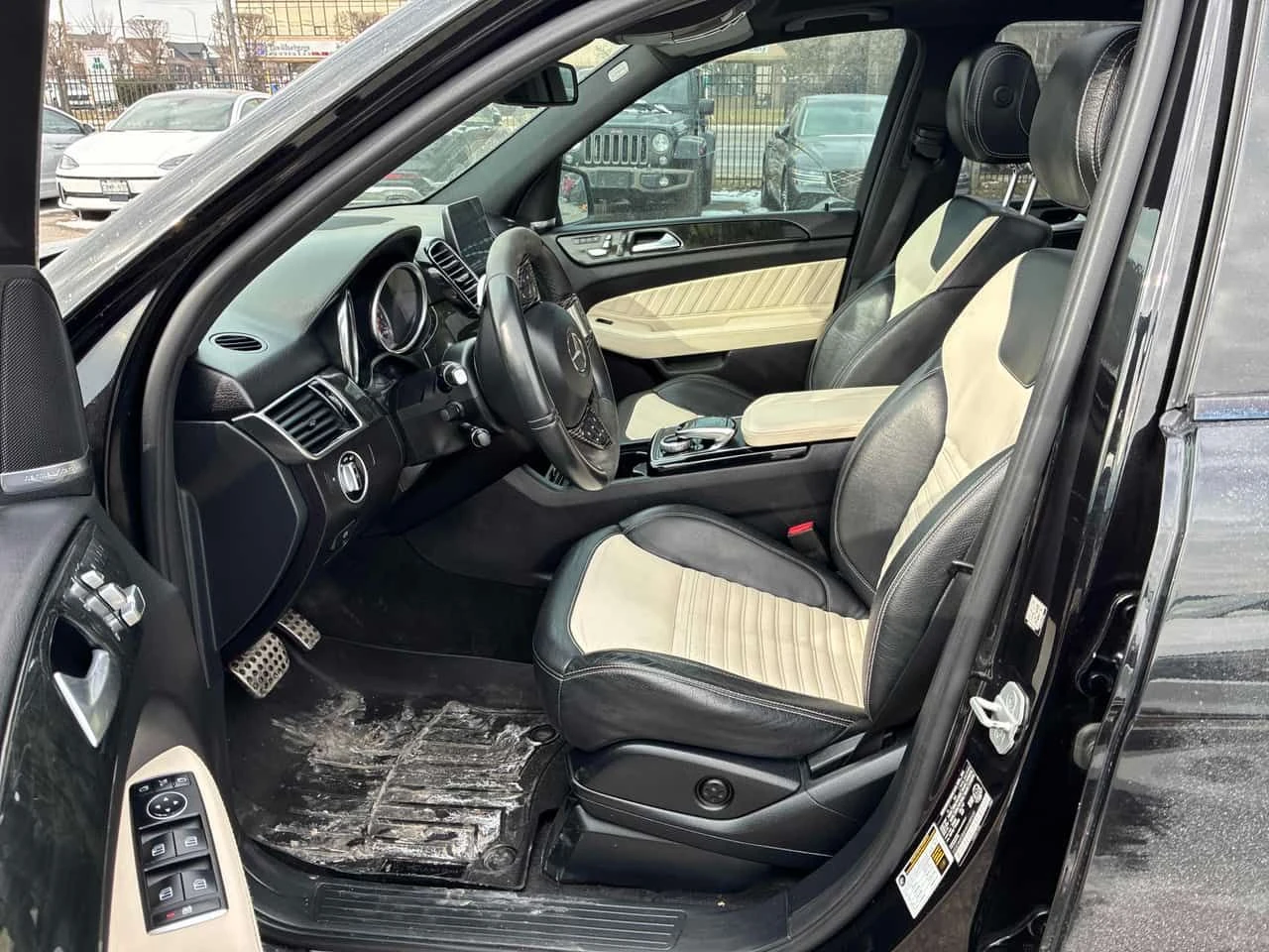 Mercedes-Benz GLC 43 AMG * ДИСТРОНИК* 360 КАМЕРА* ДВА ЧИФТА ГУМИ/ДЖАНТИ* , снимка 7 - Автомобили и джипове - 53930349