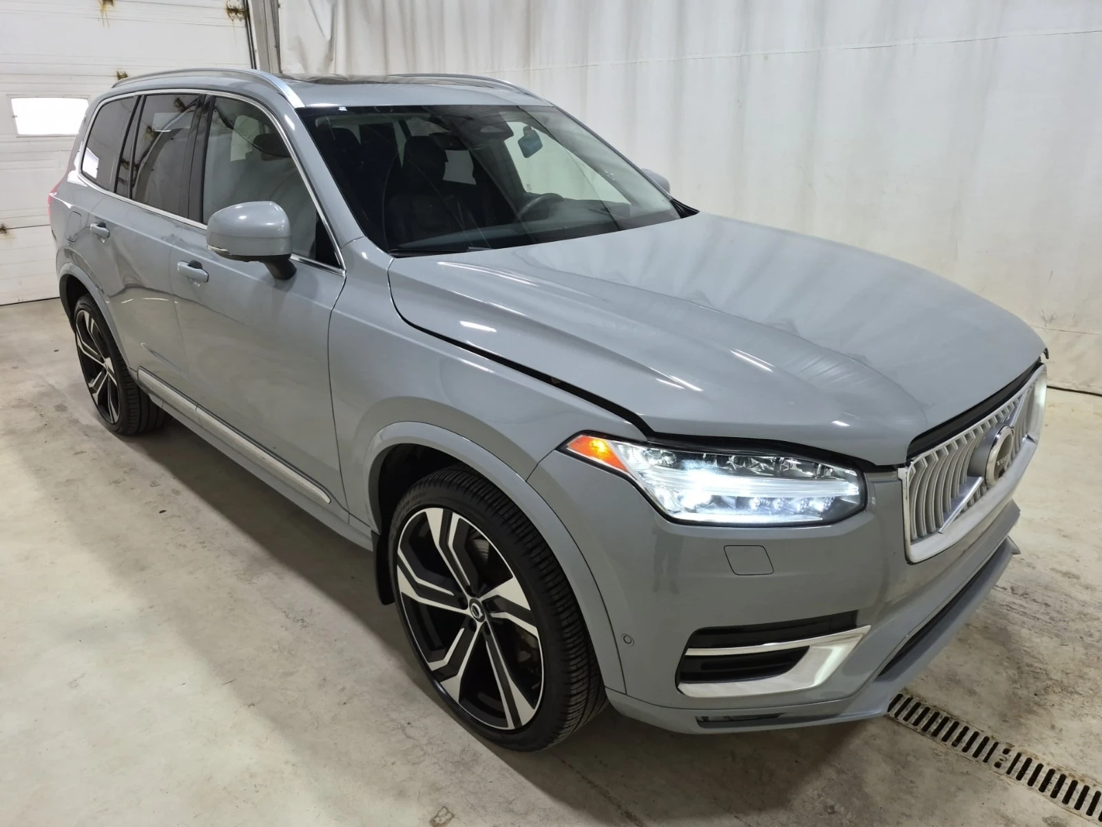 Volvo Xc90  ULTIMATE BRIGHT THEME / HUD / 360, снимка 2 - Автомобили и джипове - 55999293