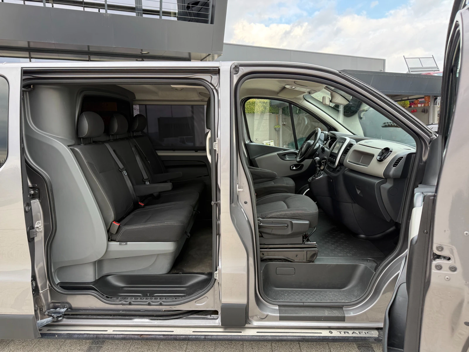 Renault Trafic 1.6dCI ���������������� 5-������ ����� Long Euro 5 | Mobile.bg � ����������� 9