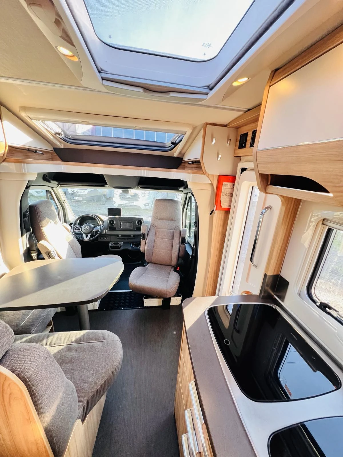 Кемпер HYMER / ERIBA МL-Т 580 , снимка 12 - Каравани и кемпери - 53879672