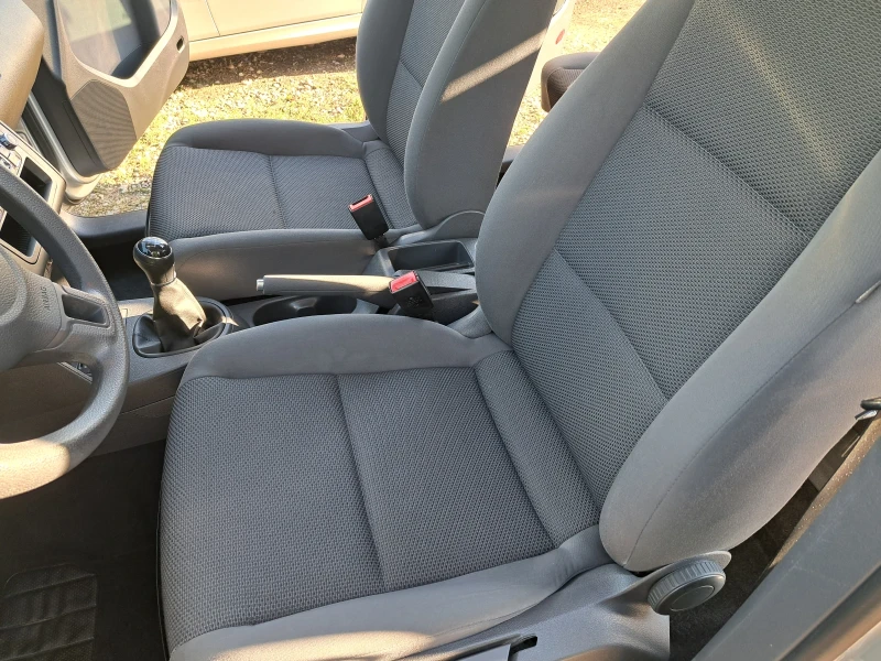 VW Touran 1.6tdi 105 k.s., снимка 10 - Автомобили и джипове - 52019489