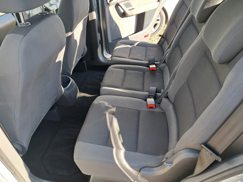 VW Touran 1.6tdi 105 k.s., снимка 13 - Автомобили и джипове - 52019489