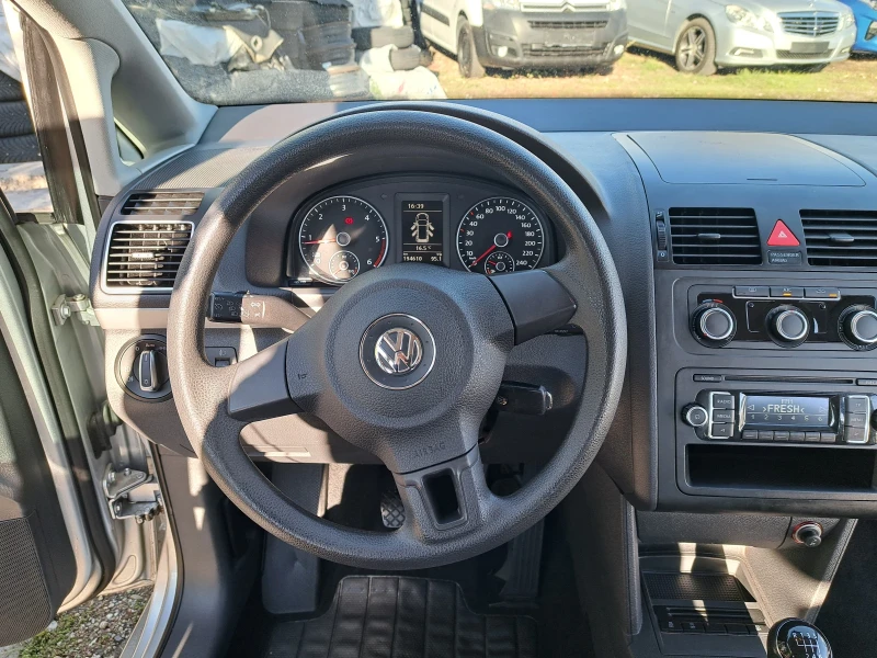 VW Touran 1.6tdi 105 k.s., снимка 11 - Автомобили и джипове - 52019489