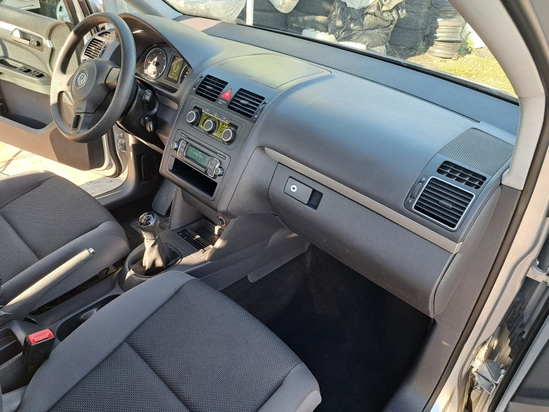 VW Touran 1.6tdi 105 k.s., снимка 15 - Автомобили и джипове - 52019489