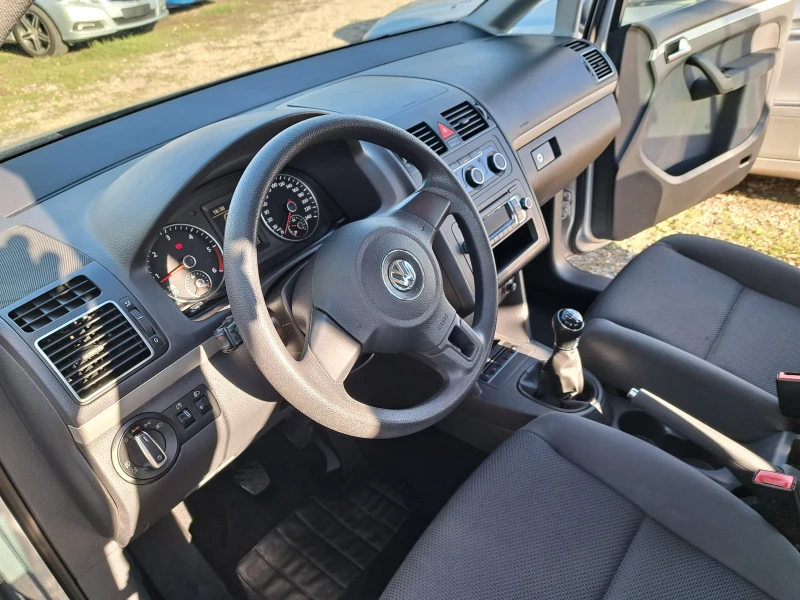 VW Touran 1.6tdi 105 k.s., снимка 8 - Автомобили и джипове - 52019489
