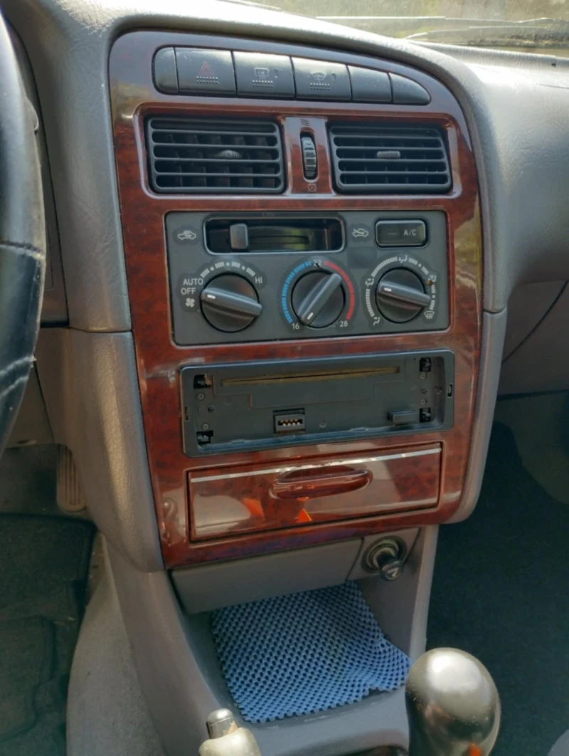 Toyota Avensis, снимка 9 - Автомобили и джипове - 52106338