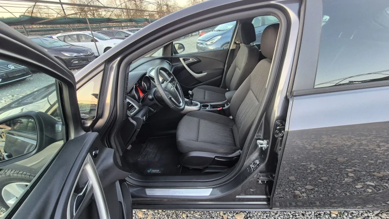 Opel Astra 1.4 NAVIGACIA, снимка 9 - Автомобили и джипове - 52990307