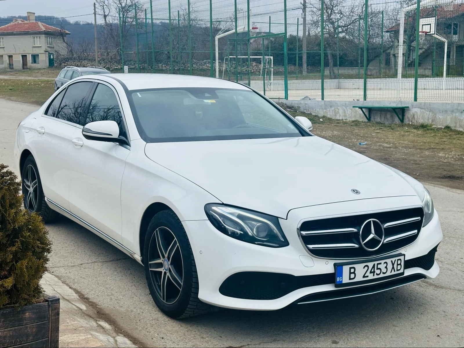 Mercedes-Benz E 200  - изображение 6