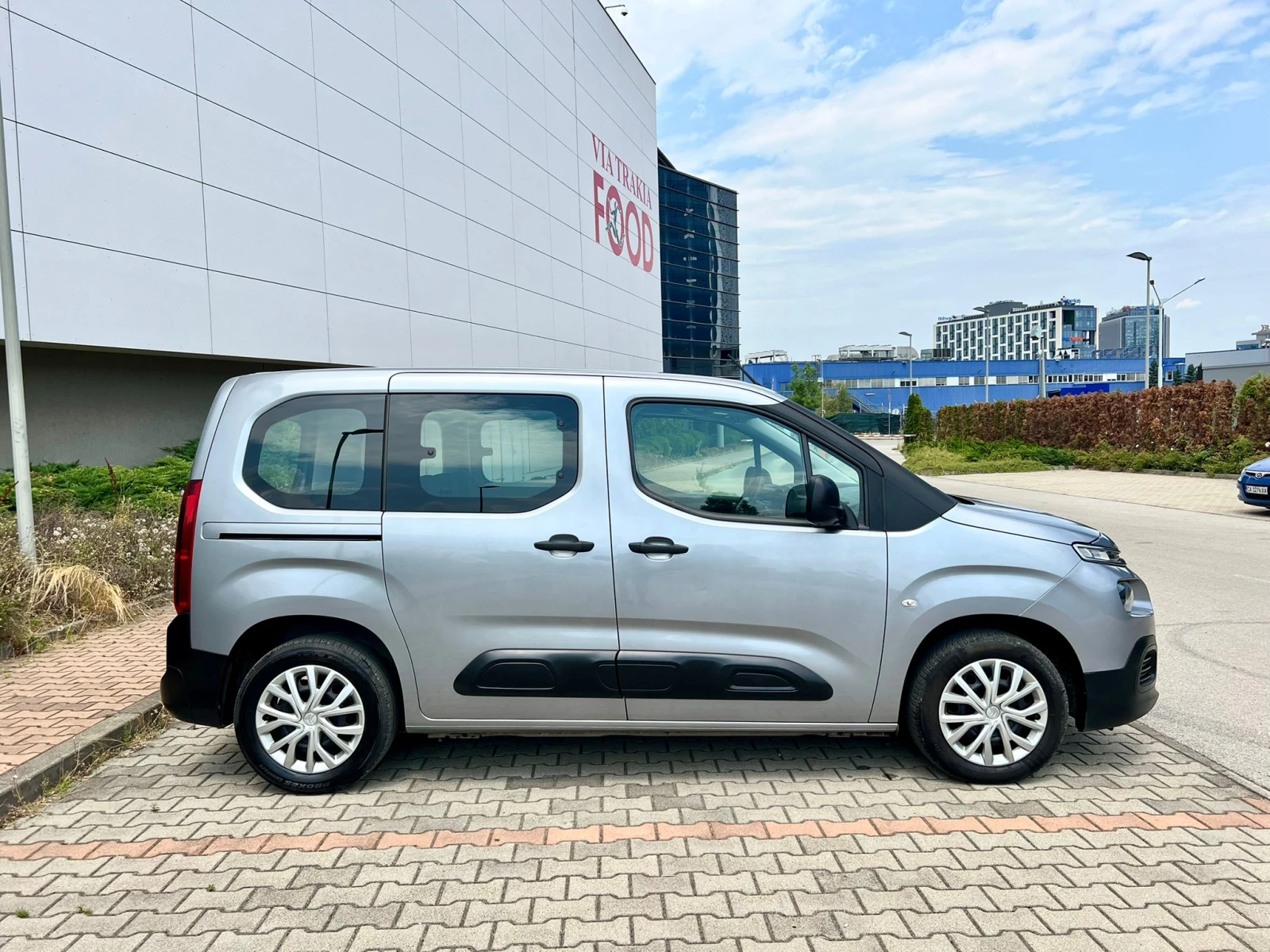 Citroen Berlingo 1.6HDI Лизинг през Уникредит по 385 лева на месец - изображение 5
