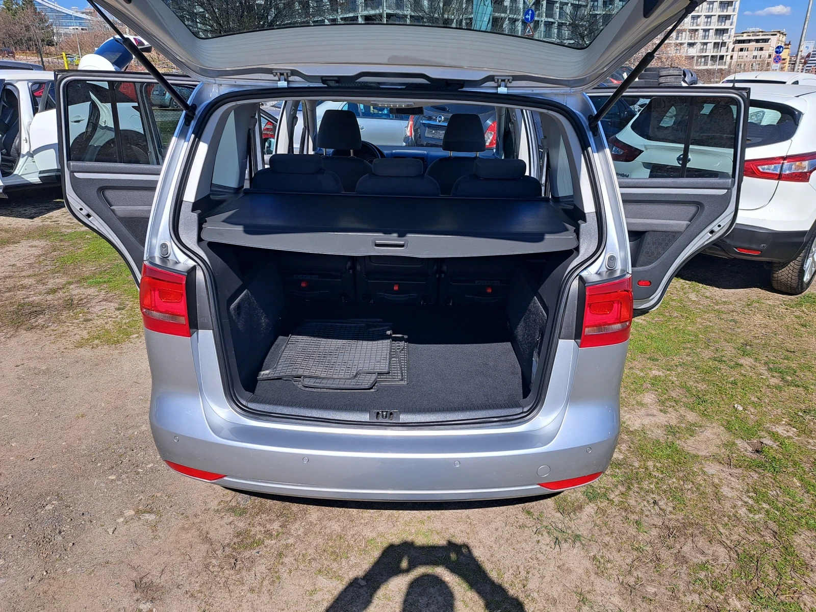 VW Touran 1.6tdi 105 k.s. | Mobile.bg � ����������� 17