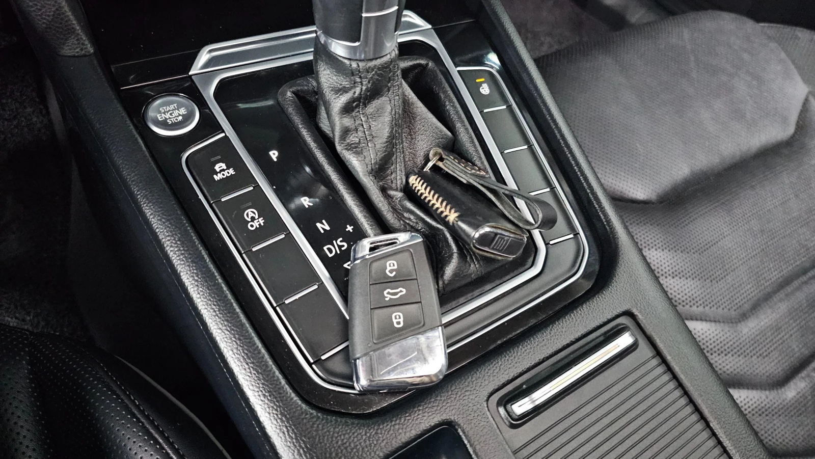 VW Arteon * 2.0TDI* PRESTIGE* HEADUP* КАМЕРИ* ПОДГРЕВ* , снимка 11 - Автомобили и джипове - 54331479