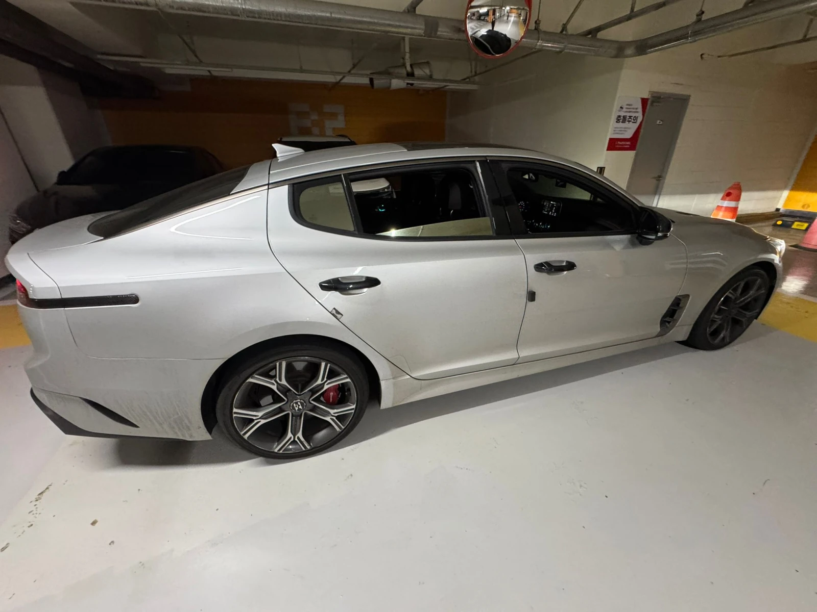 Kia Stinger 3.3 T 2WD GT / Очакван внос !!!, снимка 6 - Автомобили и джипове - 54751429
