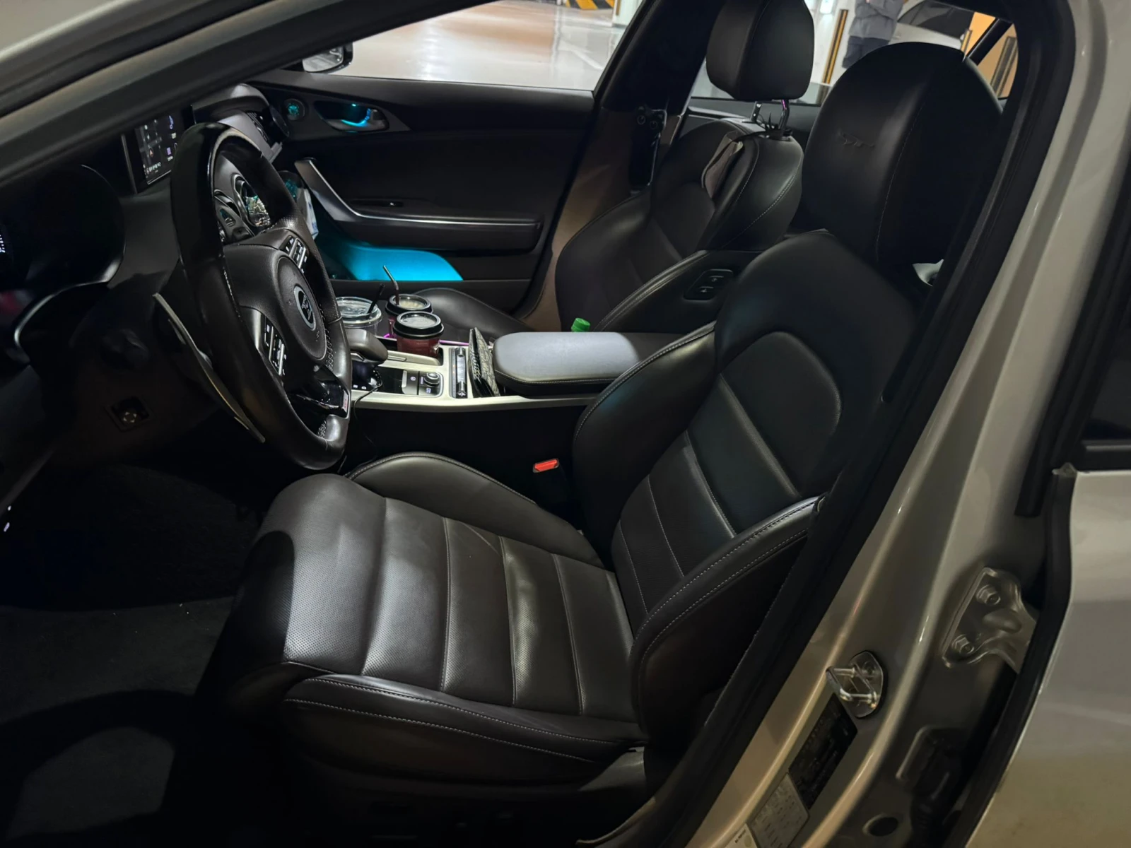 Kia Stinger 3.3 T 2WD GT / Очакван внос !!!, снимка 10 - Автомобили и джипове - 54751429