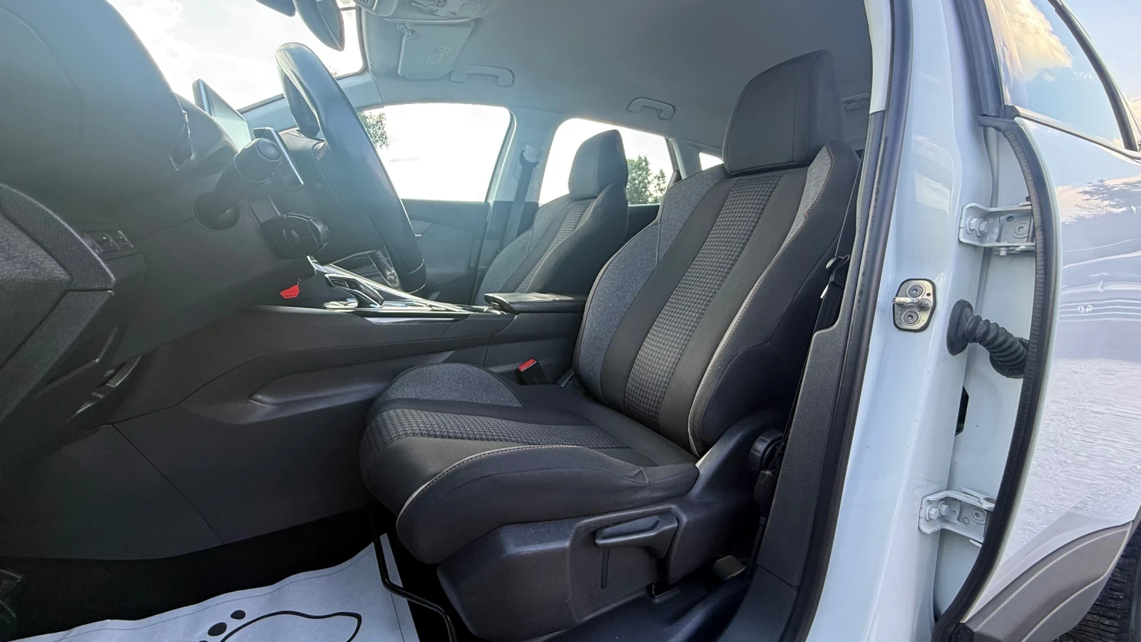 Peugeot 3008 1.6HDI* АВТОМАТ* ОБСЛУЖЕН* 139хил.км* СЕРВИЗ* EU6b, снимка 9 - Автомобили и джипове - 55570444