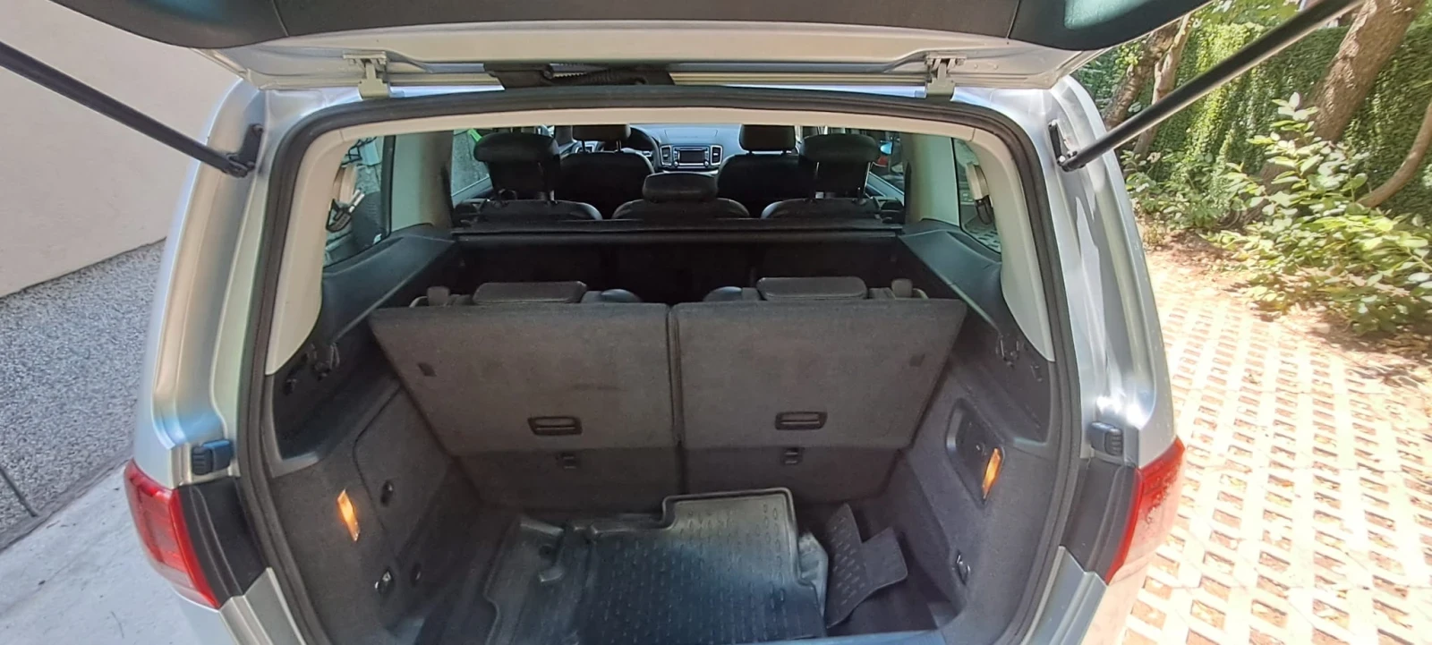 VW Sharan 2.0 TDI, снимка 11 - Автомобили и джипове - 55643966