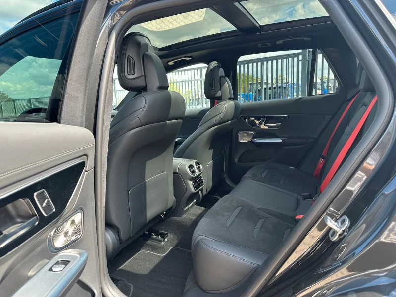 Mercedes-Benz GLC 63 AMG S/E-PERF./670HP/HUD/KEYL/BURM/NIGHT/360/MEMO/815f, снимка 12 - Автомобили и джипове - 51878204