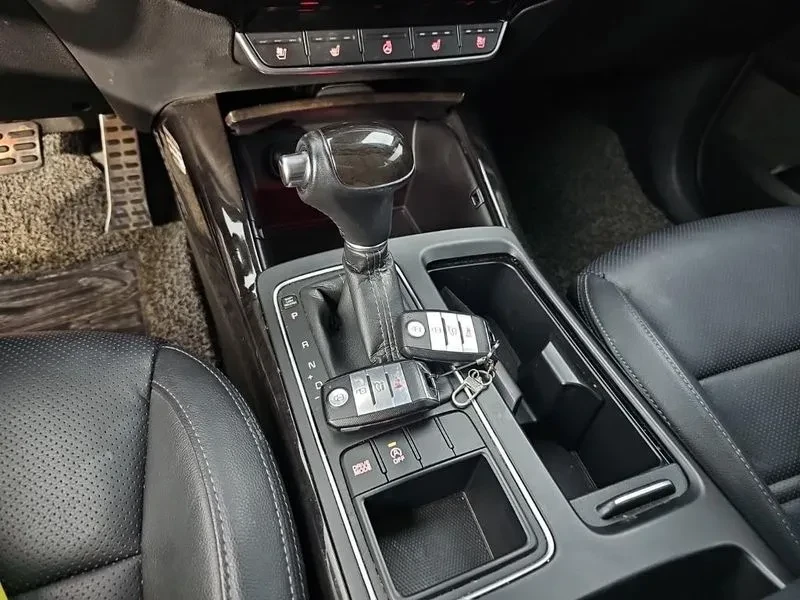 Kia Sorento 2.0 2WD PRESTIGE, снимка 8 - Автомобили и джипове - 56305619