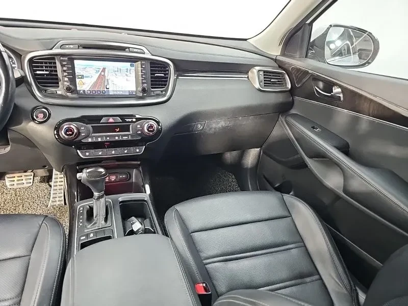 Kia Sorento 2.0 2WD PRESTIGE, снимка 10 - Автомобили и джипове - 56305619