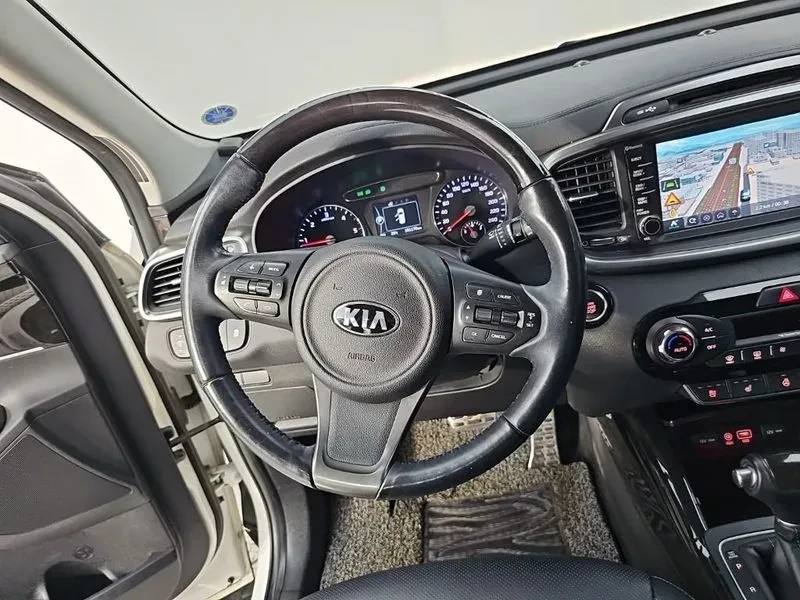 Kia Sorento 2.0 2WD PRESTIGE, снимка 9 - Автомобили и джипове - 56305619