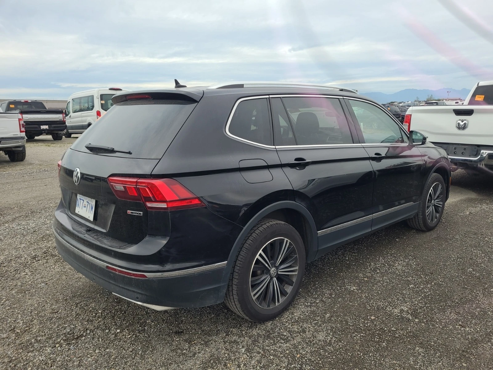 VW Tiguan SEL PREMIUM R-LINE * * CARFAX * * АВТО КРЕДИТ * *  - изображение 3