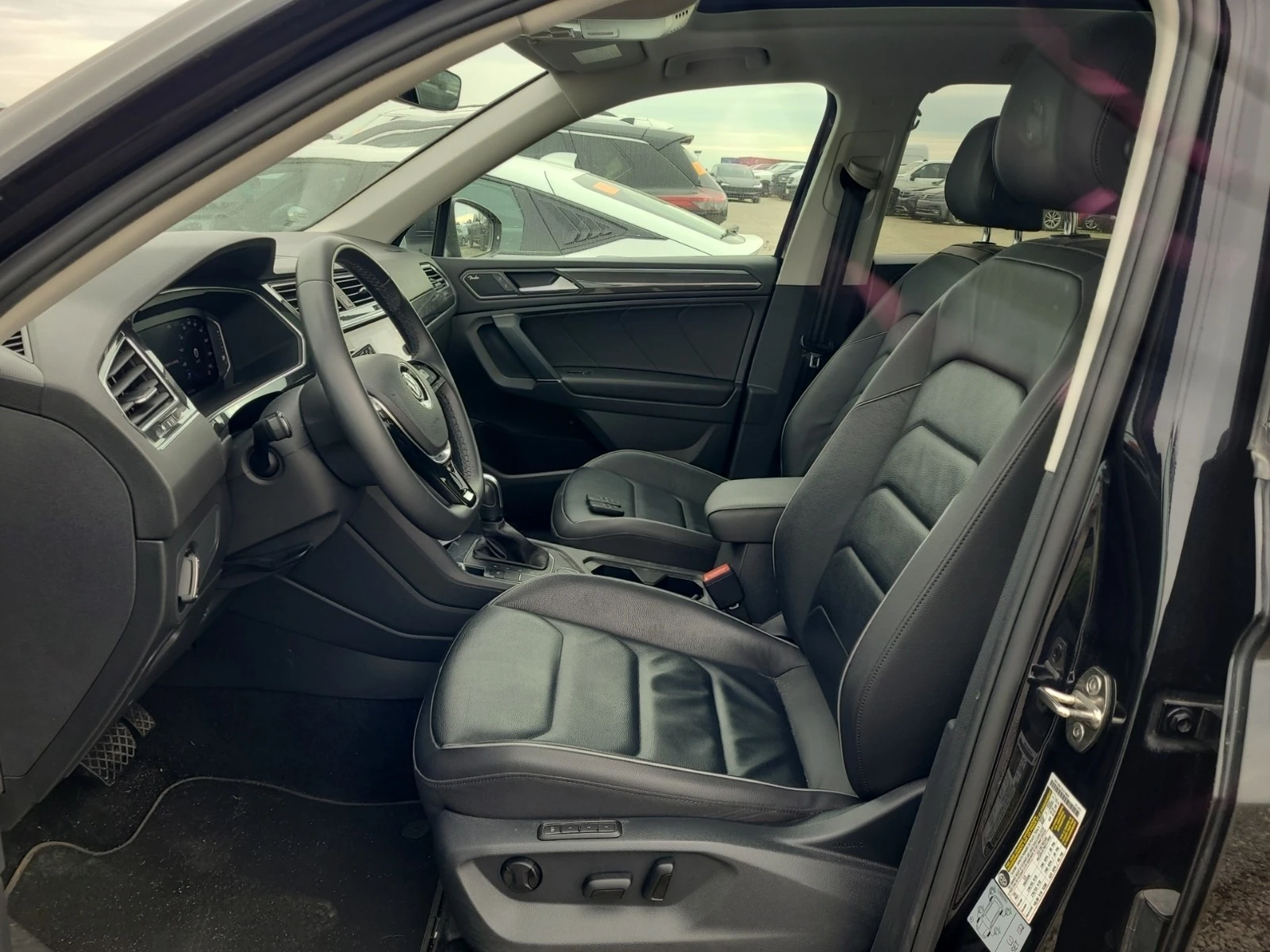 VW Tiguan SEL PREMIUM R-LINE * * CARFAX * * АВТО КРЕДИТ * *  - изображение 5