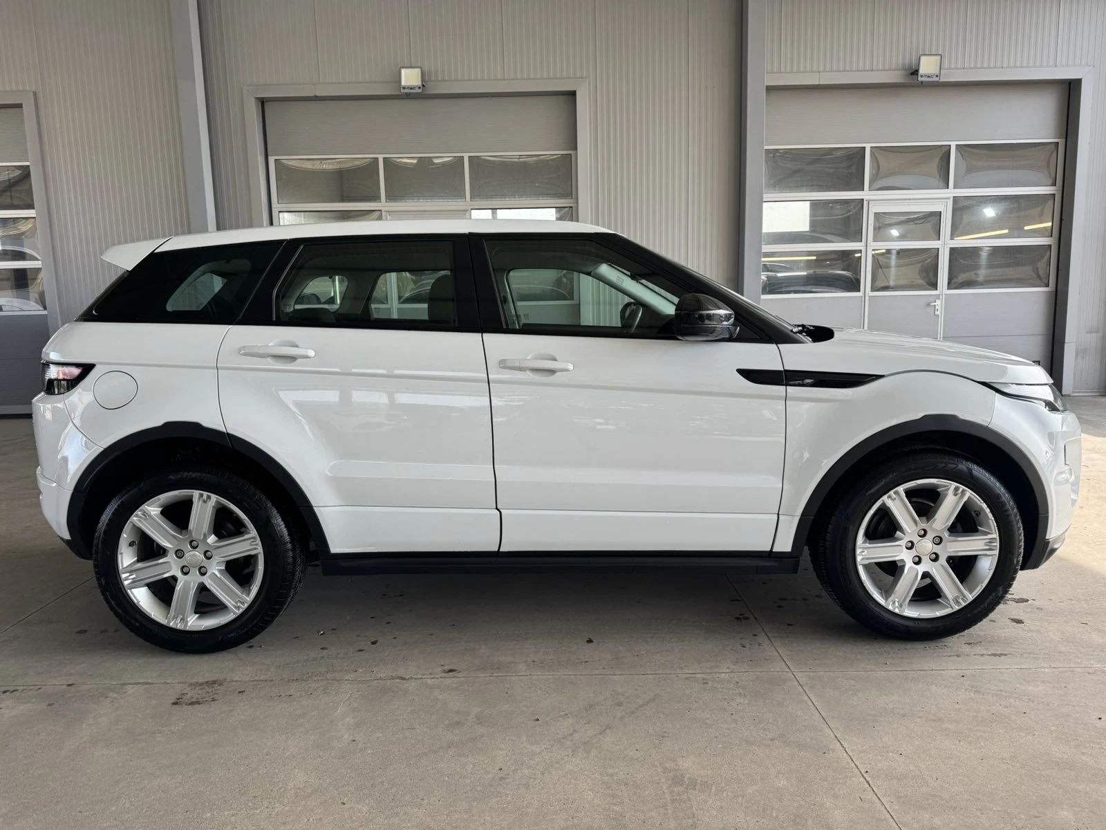 Land Rover Range Rover Evoque 2.2D* 150ps* 4x4* R-Dynamic* ����* ���� | Mobile.bg � ����������� 6