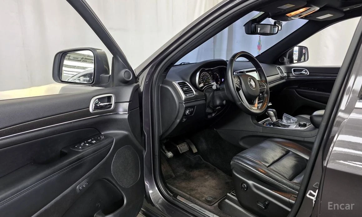 Jeep Grand Wagoneer  - изображение 10