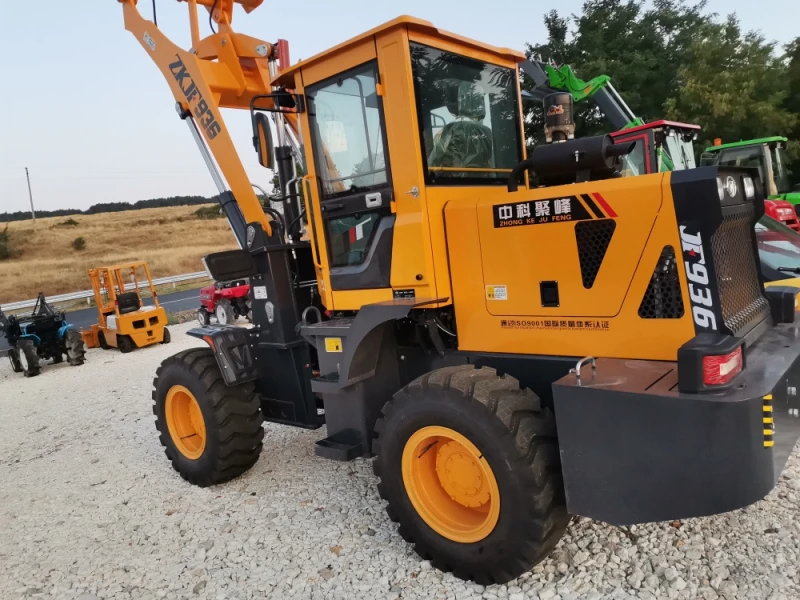 Челен товарач Komatsu 2 ТОНА  Климатик, снимка 3 - Индустриална техника - 47503252