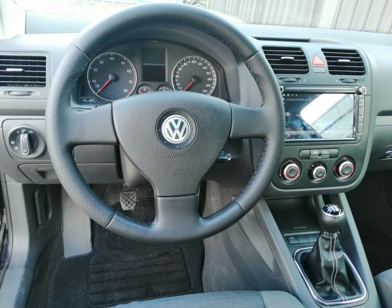 VW Golf V 1.4i, снимка 11 - Автомобили и джипове - 45440183