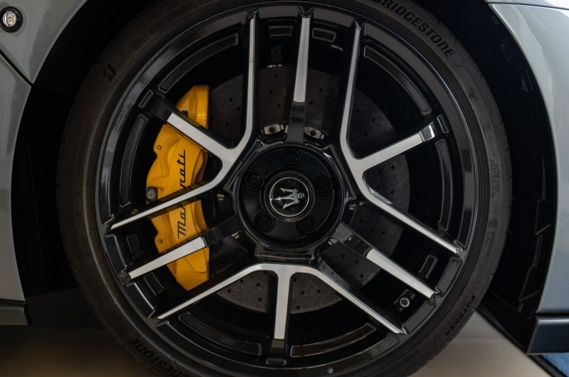 Maserati MC20 = NEW= Carbon Interior Гаранция, снимка 4 - Автомобили и джипове - 46481126