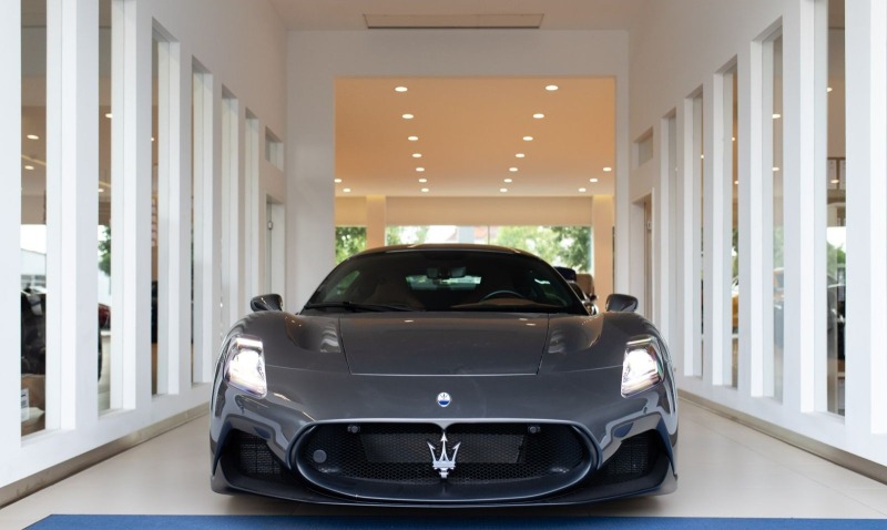 Maserati MC20 = NEW= Carbon Interior Гаранция, снимка 1 - Автомобили и джипове - 46481126
