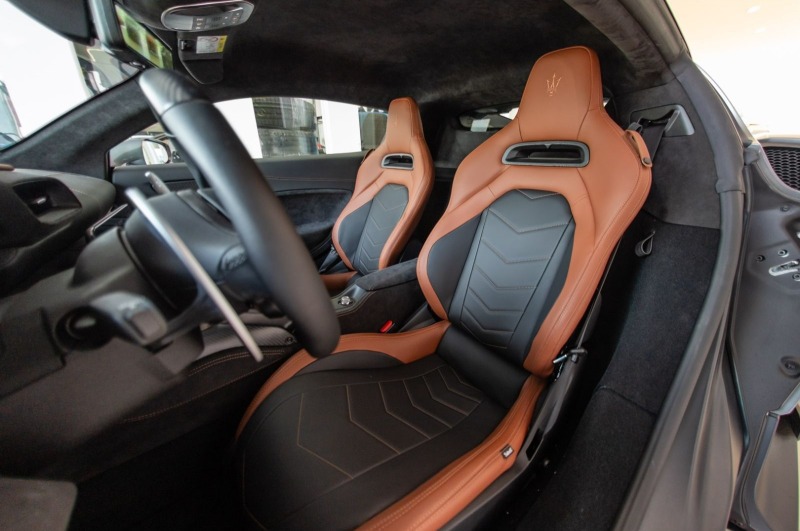 Maserati MC20 = NEW= Carbon Interior Гаранция, снимка 7 - Автомобили и джипове - 46481126